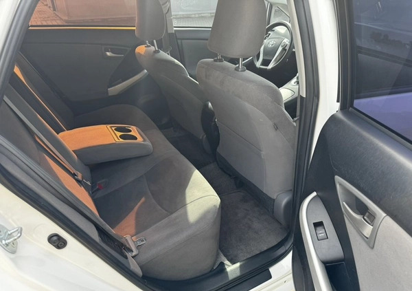 Toyota Prius cena 49999 przebieg: 147000, rok produkcji 2015 z Raszków małe 529